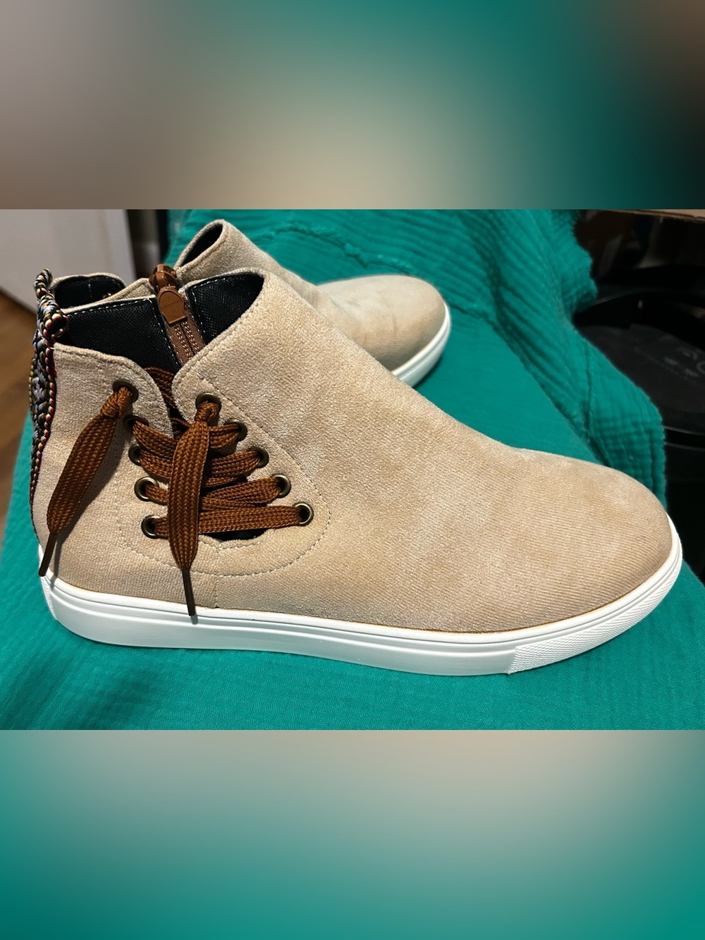 Women’s Suede High-Top Sneakers in Beige RV